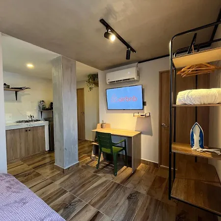 Apartment Fancy With Balcony Near Old Town